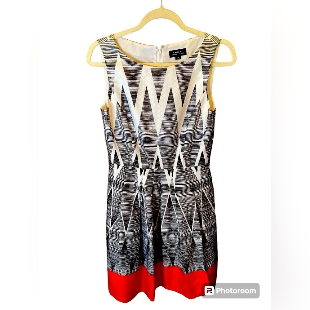 Tahari Ladies size 4 sleeveless dress